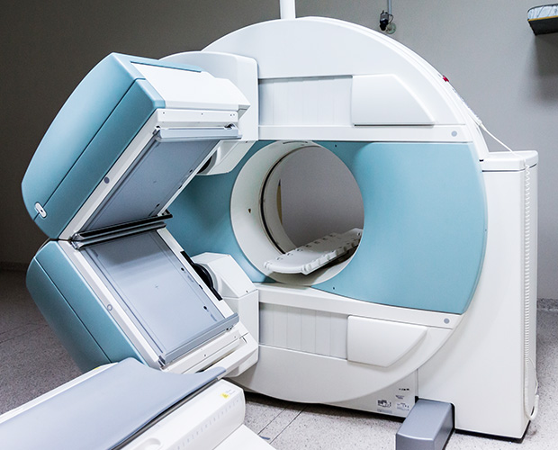 Magnetic resonance imaging (MRI)